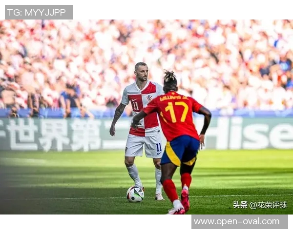 足球明星评球瞬间精彩回顾与分析展现球场魅力与技术的完美结合 足球明星评球瞬间精彩回顾与分析展现球场魅力与技术的完美结合